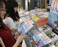 [사진]佛명품남성지'로피시엘 옴므' 한국판 나왔다