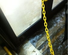 폭우에 강남역 일대 침수, "버스에 물이 들어와요"