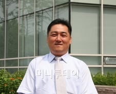 '맥가이버 봉사'…"해피바이러스 퍼뜨리죠"