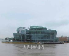폭우가 할퀸 '세빛둥둥섬', 전면개방 한달 연기 