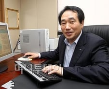 최흥집,강원도서 나고 자란 '지역현안 전문가'