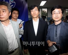 곽노현 교육감, 사퇴 질문에 '묵묵부답'