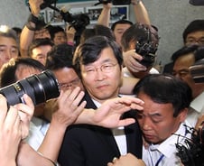 [사진]'소환 임박' 곽노현 교육감...험난한 출근길