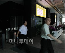 사상 초유 정전사태, 한전 본사 불꺼진 이유는···