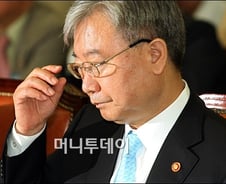 김석동 "저축銀 불법 집중검사…상시 구조조정"