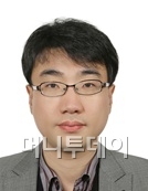 [기자수첩]MB 다시 위기 전면에 서다 
