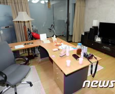 [단독]압수수색된 이국철 회장 자택 거실