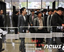 출근길 들이닥친 檢 압수수색에 SK 직원들 '당혹'