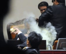 '국회 최루탄' 김선동 의원 사법처리될까?