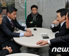 몸싸움 하면 물러난다던 한나라 '22명' 어떡하나