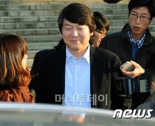 '태풍의 눈' 안철수, 내년 총선 '강남 출마' 할까