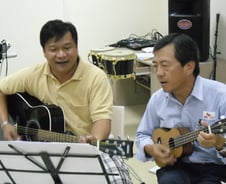 "사막생활 지루함, 음악 통해 달래죠"