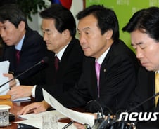 손학규 "한나라당 '디도스공격', 덮고 가려해"