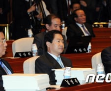 한나라, 5시간 격론 끝에 '박근혜 비대위' 체제로…당헌 개정안 13일 소개