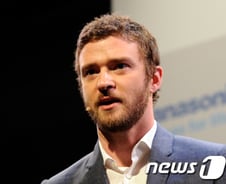 저스틴 팀버레이크, CES서 파나소닉 TV 소개