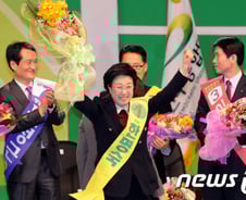 민주 당권잡은 한명숙 "당·80만 시민 이름으로 승리 선언"