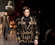 밀라노의 경제한파 "남자구두 뾰족해졌네"