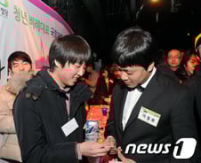 [단독]새누리당 이준석 '제 명함이에요'