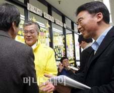 "5분 이라도 만나보자" 文風 거센 부산