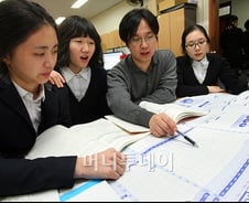 [단독]강남 명문고 80%가 재수생… "엄마 탓?"