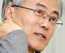 문재인 "朴 '본의아닌 피해'? 유신체제 사과는 없어" 