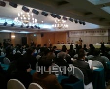 [주총현장]현대제철 한 여성주주  "벌써 끝났어요"