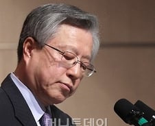 [주총현장]이석채 KT 회장 연임 확정, 집권 2기 출범