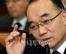 '종교인 과세' 장관님 말씀에 속타는 세제실