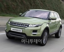 [시승기]랜드로버 연두색 '이보크' "튄다, 튀어"