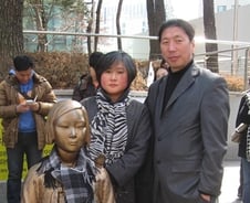 "日정부가 위안부 집회 와서 사죄하는 날 오겠죠"