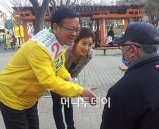 탤런트 딸 윤세인 동반 김부겸 "대구사람들이…"