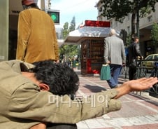 5명당 1명 공무원, 이 나라에 무슨일이