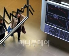 자유·창의의 발상지 그리스, 규제 만능·나눠먹기 나라로