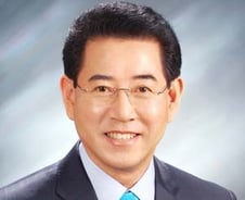 [당선자] 김영록, '경선 고비' 넘기고 재선 고지 