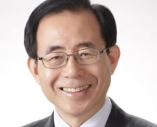 [당선자] 8명의 거센 도전 물리치고 4선에 오른 김성곤