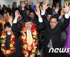 [당선자] 인천 계양구을 최원식 “정치 초년병 선택에 감사”