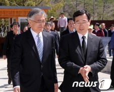 상처입은 문재인…'안철수·김두관 등판론' 힘받나