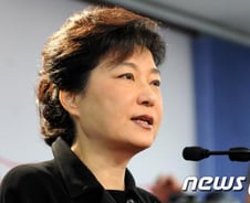 과반 건진 박근혜, '빅3 이슈'로 野와 전면전 예고