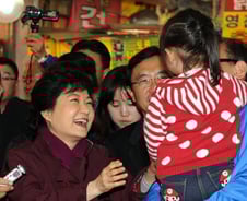 [기자수첩]대전 문창시장 방문 박근혜 위원장 , 서민 바닥경기 체험? '글쎄'