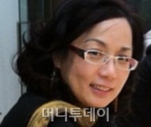 "그녀의 작은 손, 서울의 美色을 입히다"