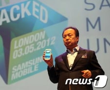 [화보]'깜짝' 런던서 공개된 갤럭시S3…어떻게 생겼나?
