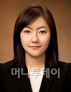 "'디올' 女직원 월급, 영양크림 2개 사면 땡?"