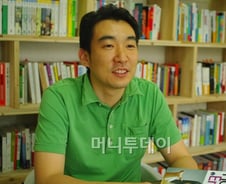 "1년 15억"…나꼼수 덕에 진짜 대박난 이 남자