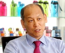 반찬통에 꽂힌 고학생 '1조 주식부자' 되다