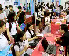 박람회 찾은 고3 여학생 "현장 면접보려니 너무 떨려" 