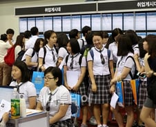 "고졸취업자 군대면제 시켜주세요"