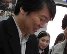 안철수 "동시다발 FTA, 이익보다 피해 키울 수도"