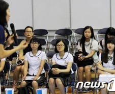 고졸취업 박람회장, 태풍·폭우 뚫고 1만 여명 다녀가