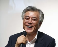 문재인,"'안철수의 생각' 빨리 읽어보고 싶다"