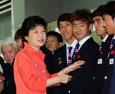 박근혜 "안철수, 대선출마 생각 있으면 확실히 밝혀야"